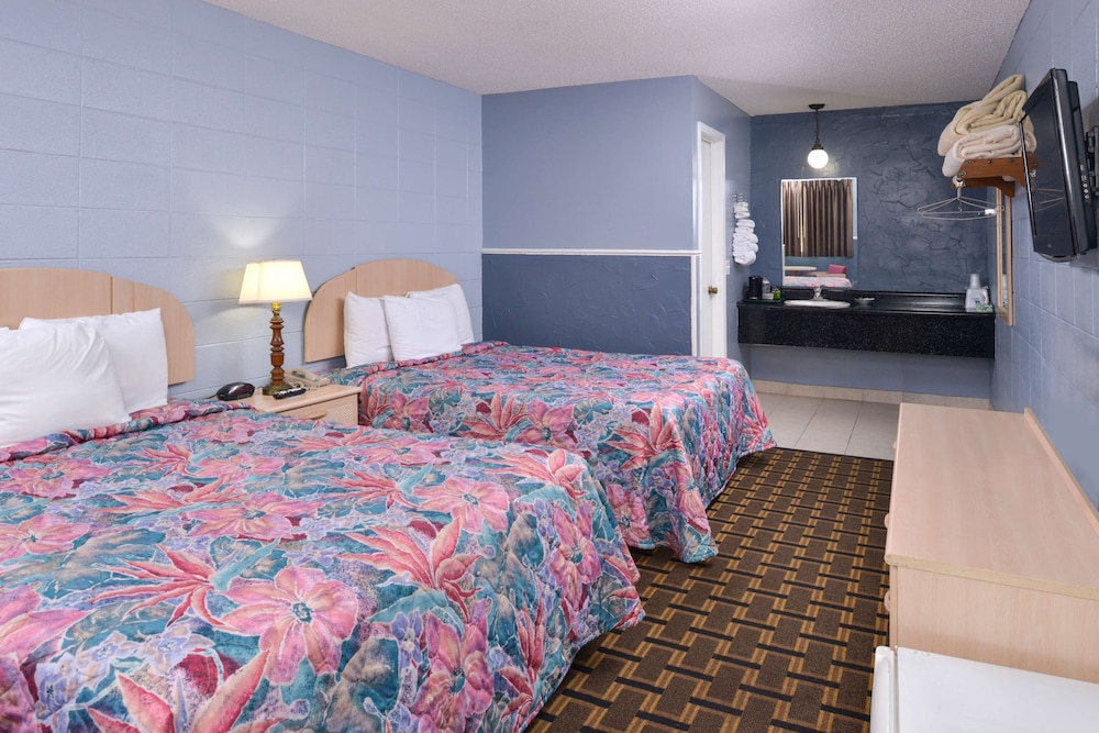 Americas Best Value Inn Suites Branson Near the Strip 13/32