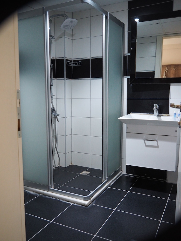 Ozbay Hotel 50/50