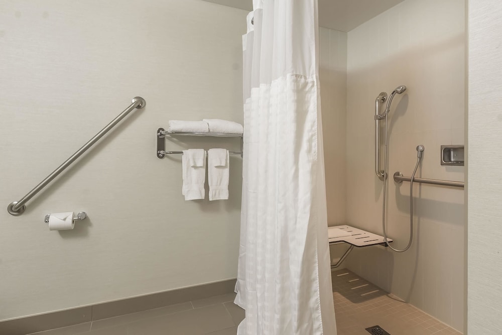 Spark by Hilton Oshawa 43/43
