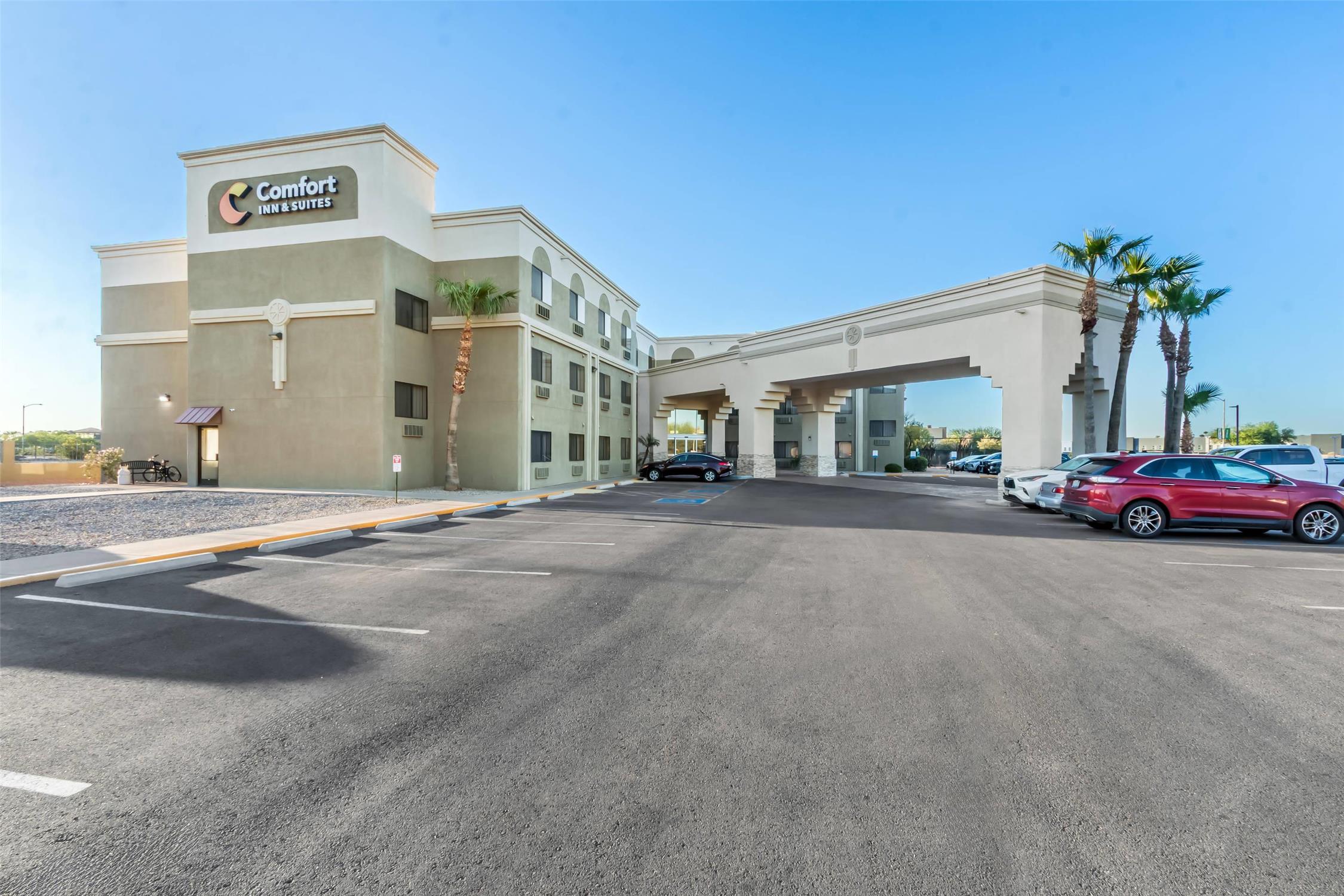 Comfort Inn and Suites Surprise Near Sun City West 43/55