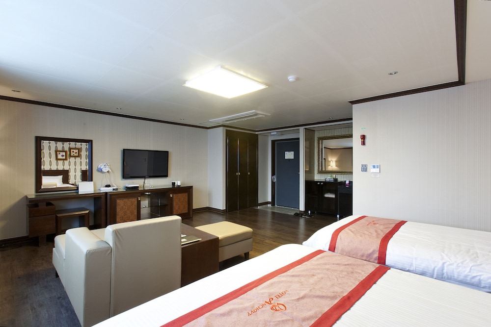 DELUXE, TWIN BEDS, SEA VIEW