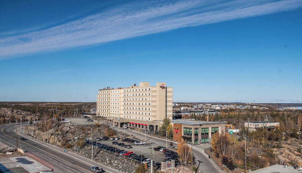The Explorer Hotel 51/53