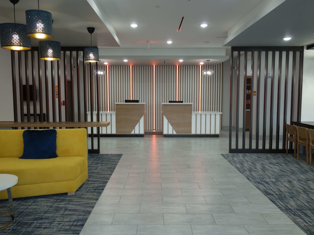 La Quinta Inn & Suites By Wyndham San Antonio Alamo City 12/49