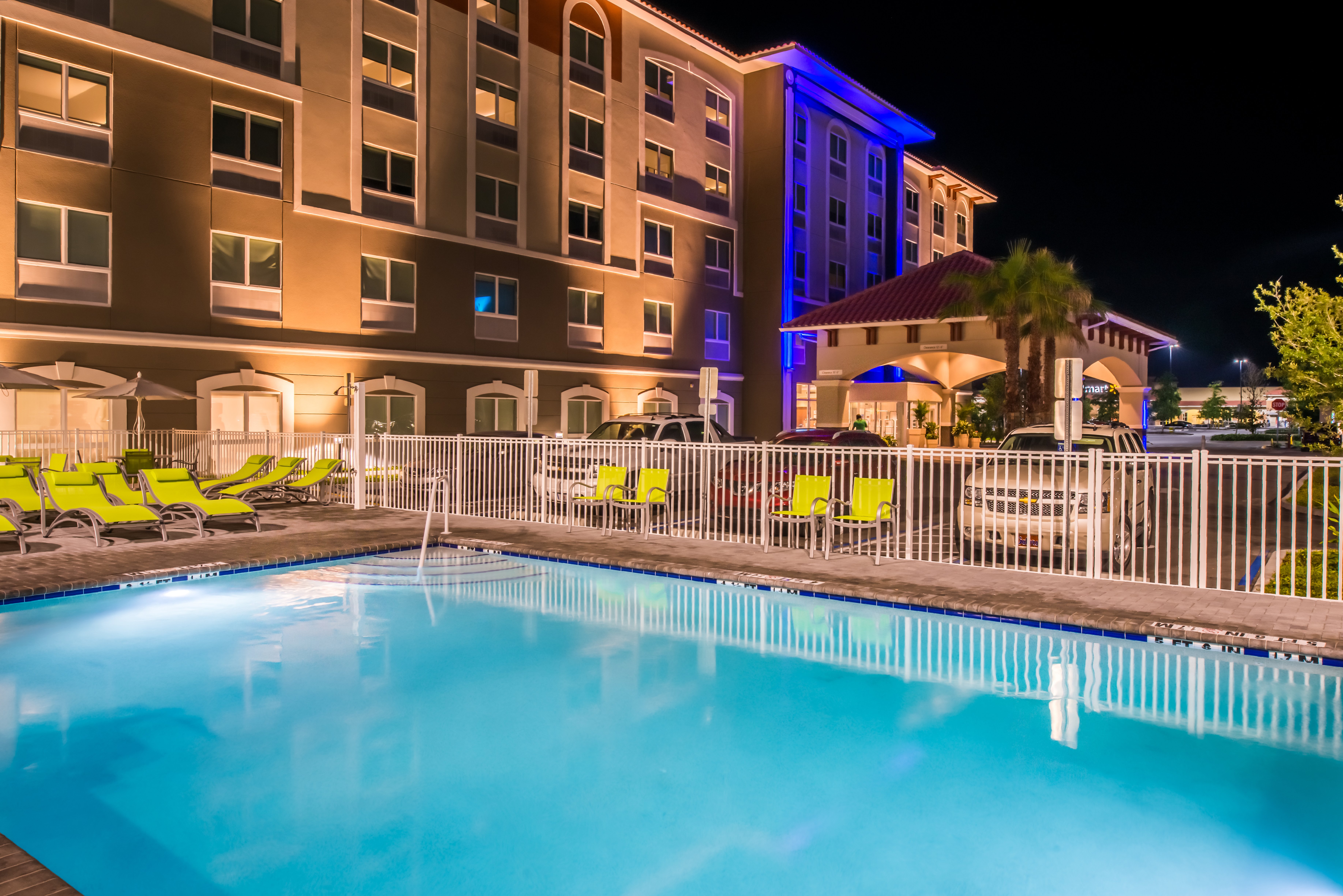 Holiday Inn Express Suites St Petersburg Seminole Area 5/74