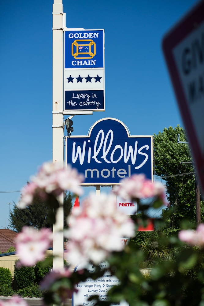 Willows Motel 24/42