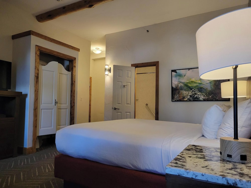 The Lodge at Breckenridge 7/50