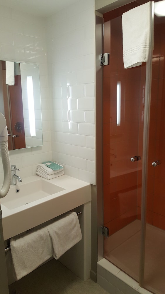 IBIS STYLES NIMES GARE CENTRE 18/57
