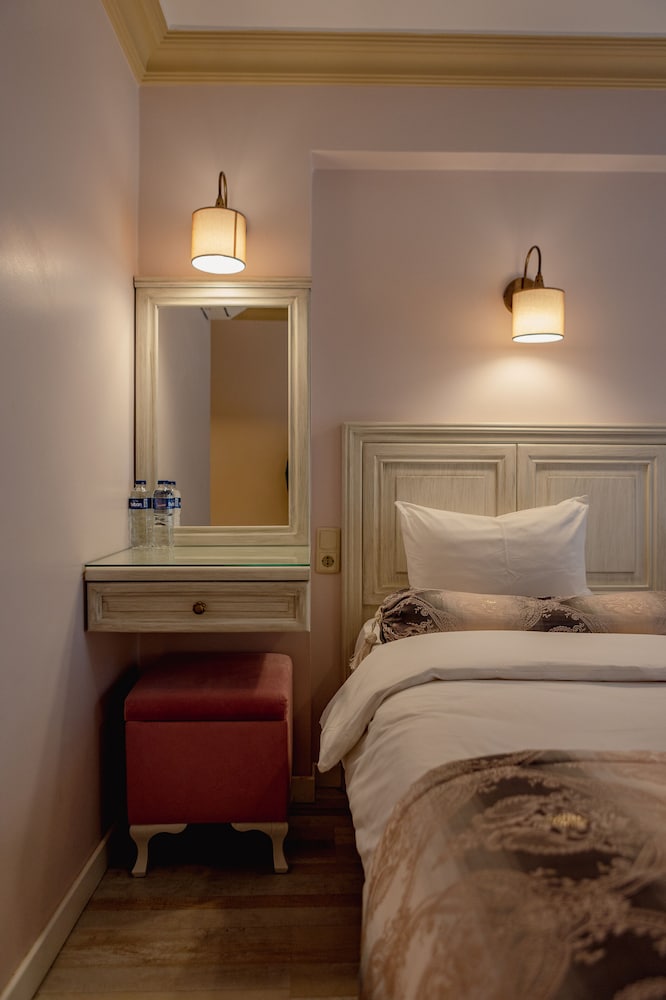 Agora Guesthouse & Hostel 28/70