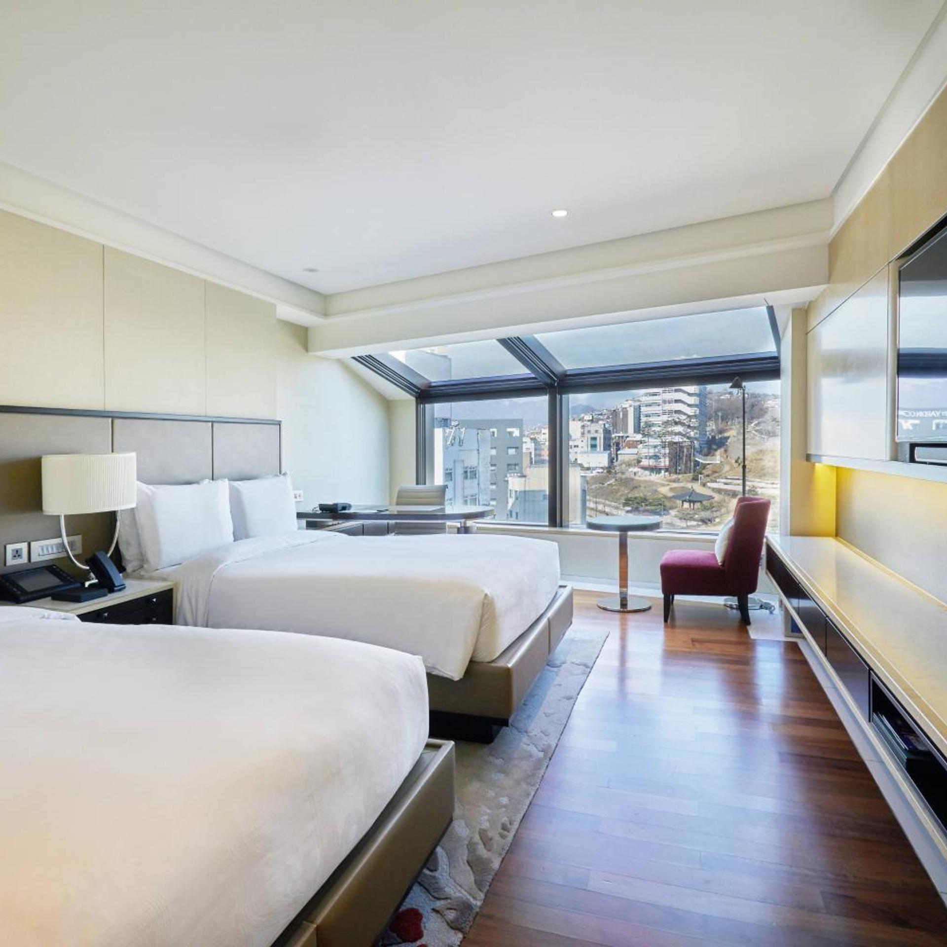 Guest Room, 2 Double Beds, Skyline View, Executive Lounge Access