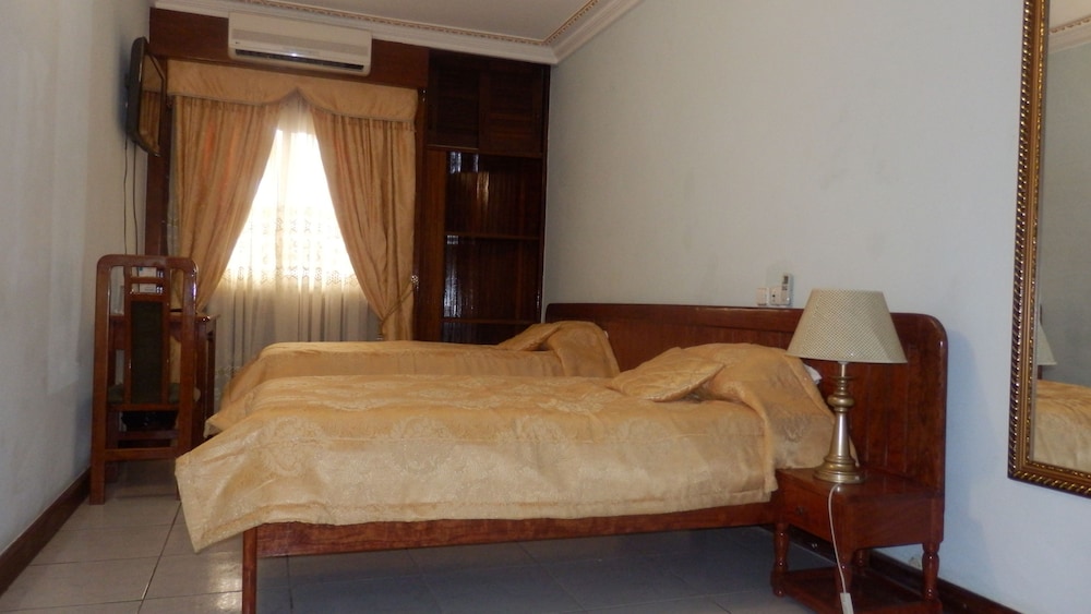 Afrique Hotel Douala Airport 7/28