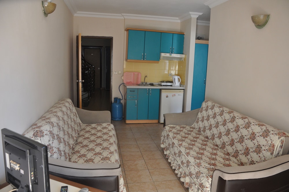 Basil's Apart Hotel 38/51
