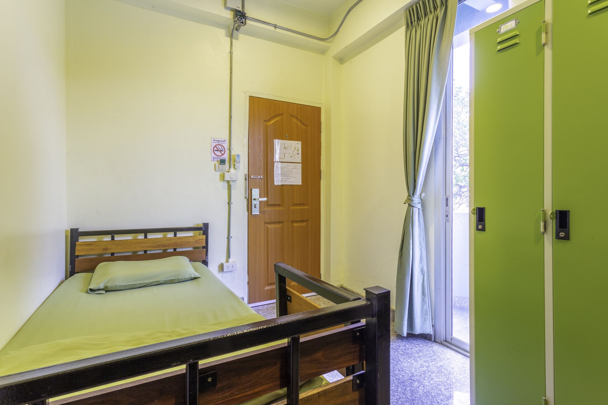 Bed in Mixed Dorm Room