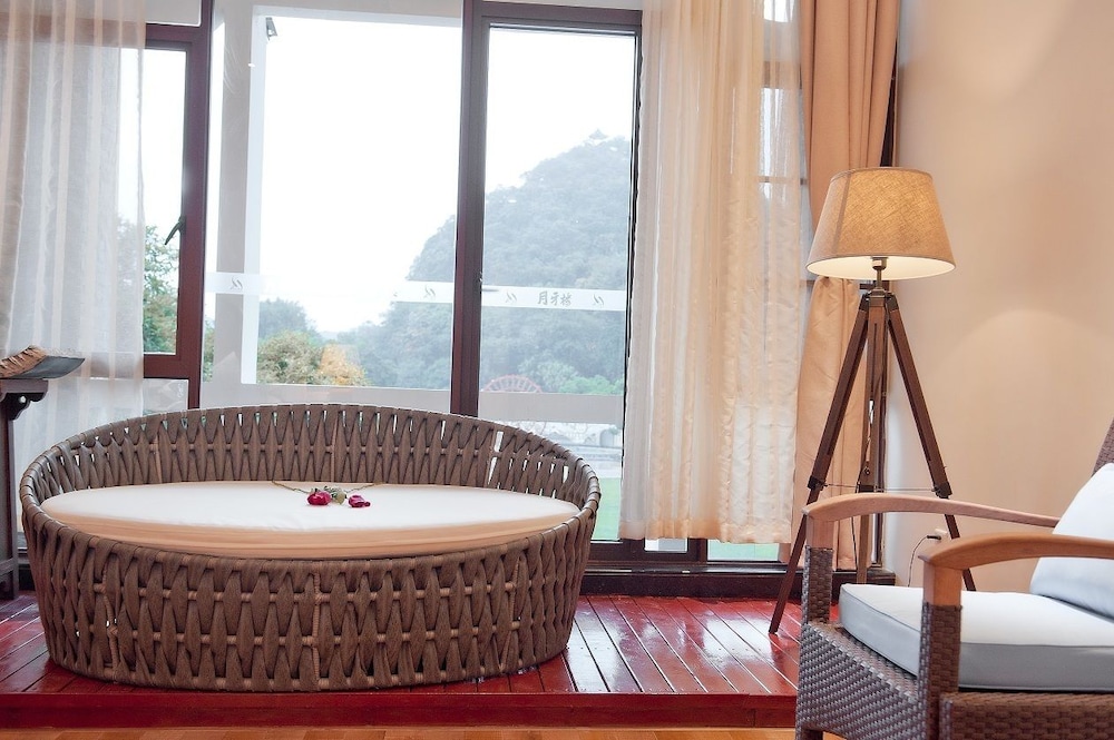 Guilin Crystal Crescent Moon Hotel 48/71