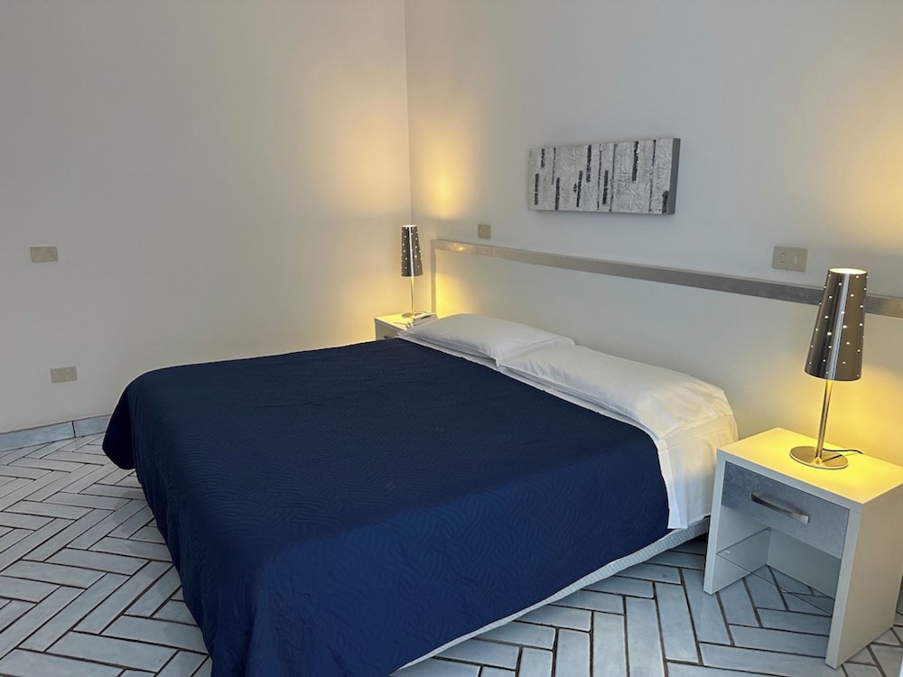 STANDARD, DOUBLE BED, SEA VIEW, JETTED TUB
