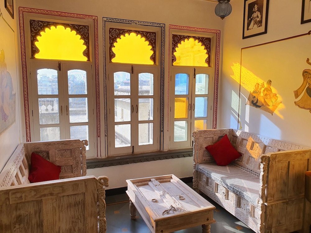 Mewar Haveli 42/57
