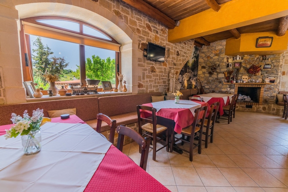 Aravanes Mountain Resort And Eco Cuisine 58/75
