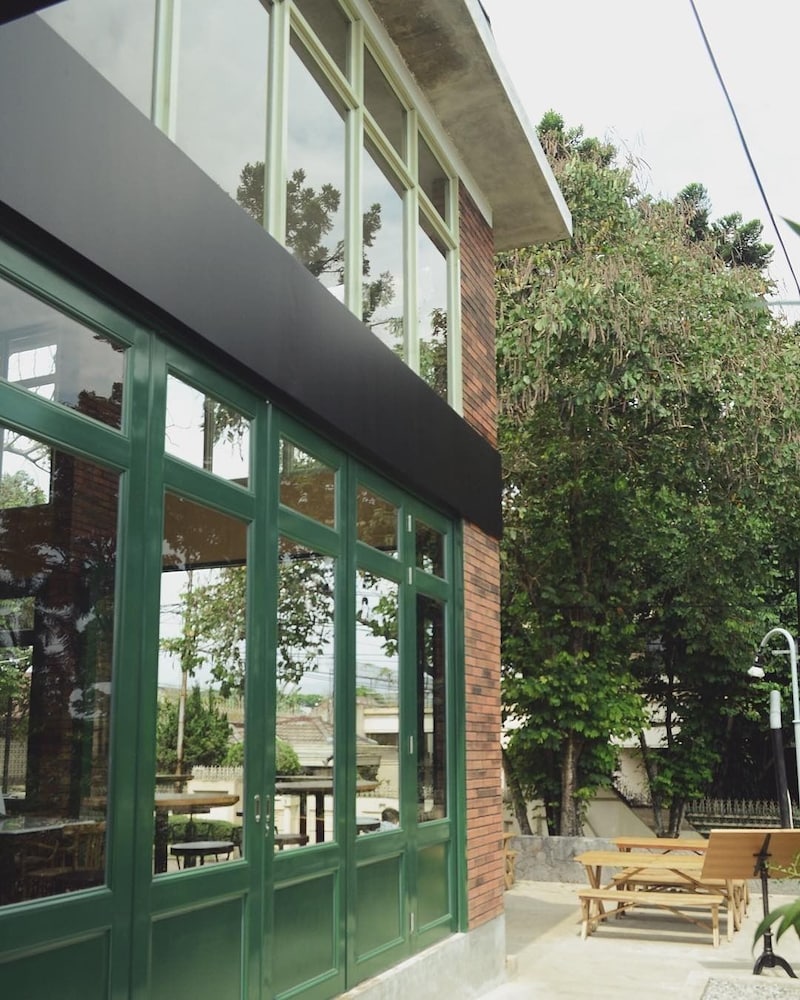 Oliver's Hostelry 2/26