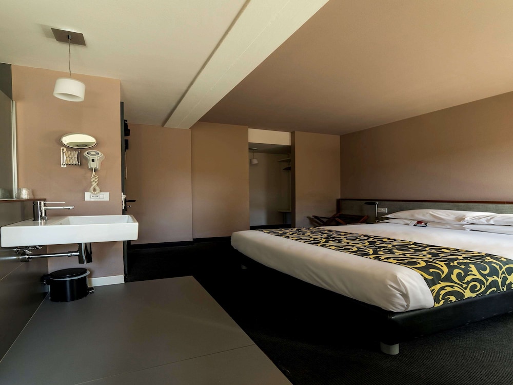 Ferrara Hotel 13/66