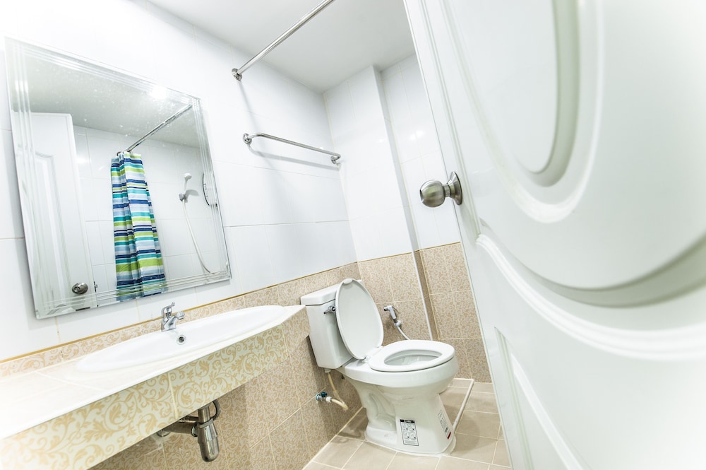 Don Muang Hotel 56/62