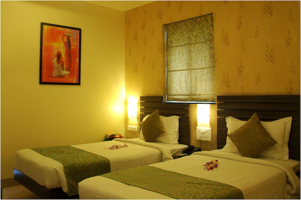 HOTEL MADHAV 17/34