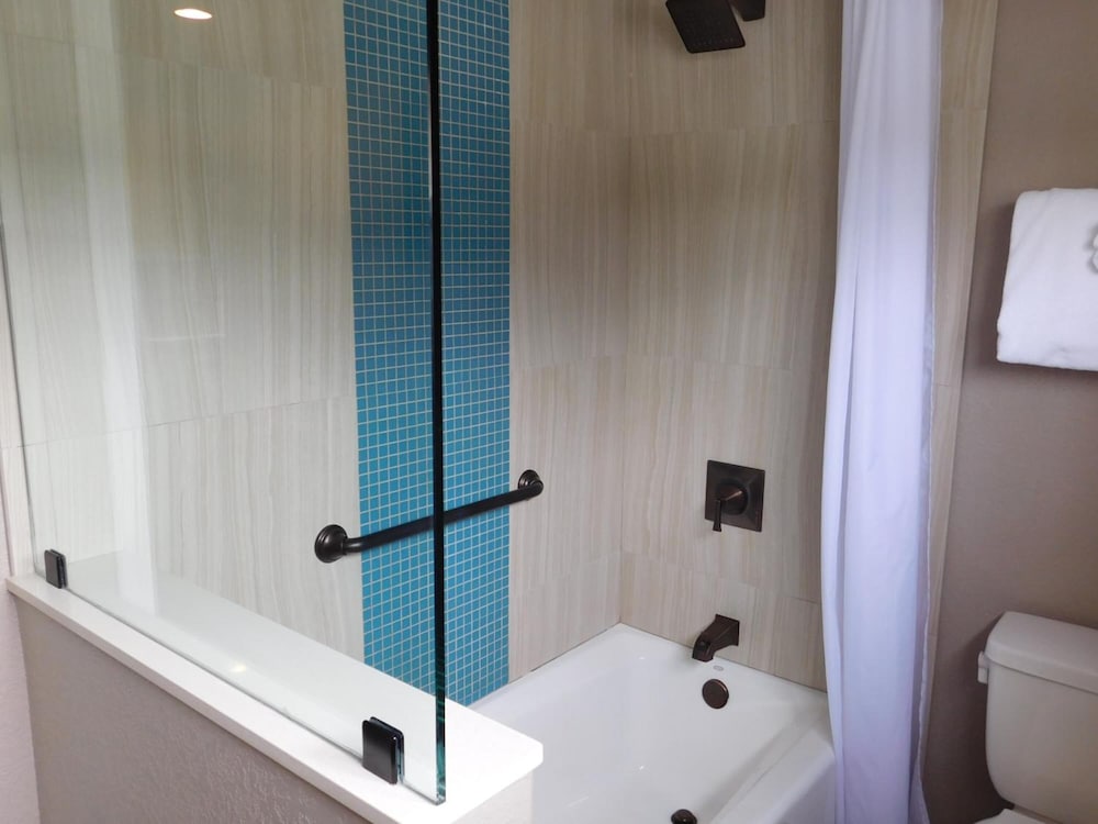 Wave Street Inn 11/41