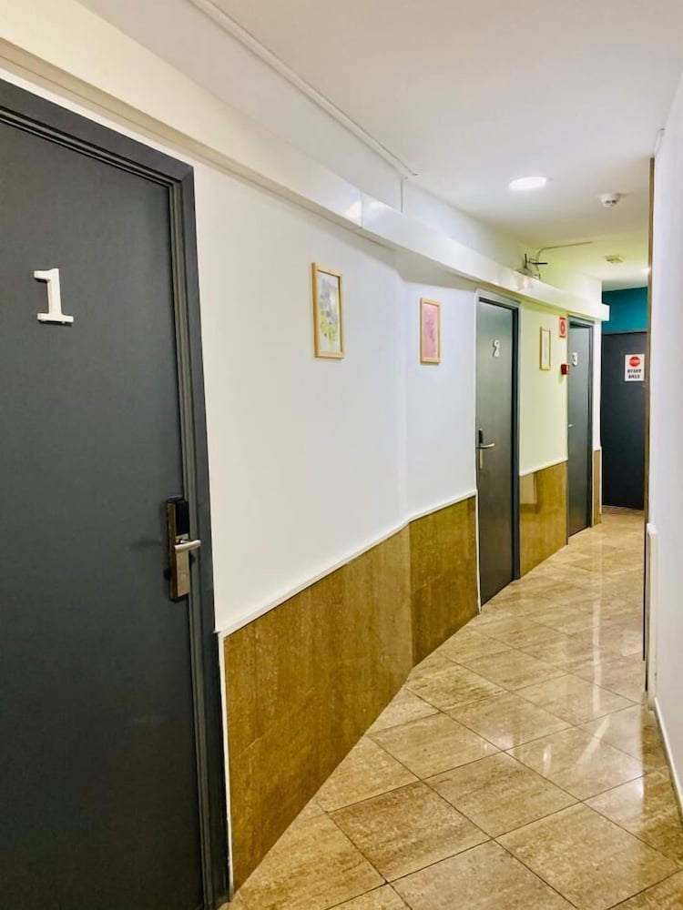 Mellow Youth Hostel 9/100