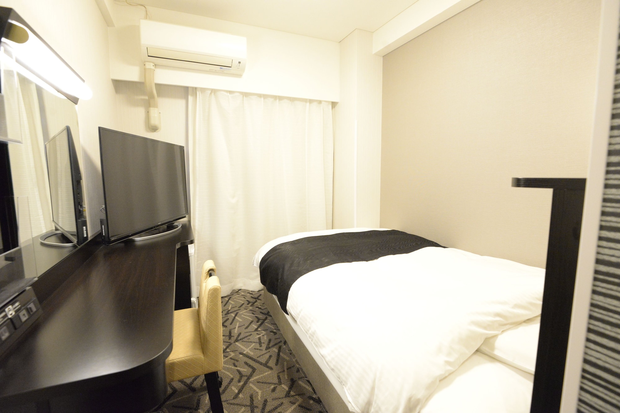 PREMIER, SEMI DOUBLE BED, SMOKING