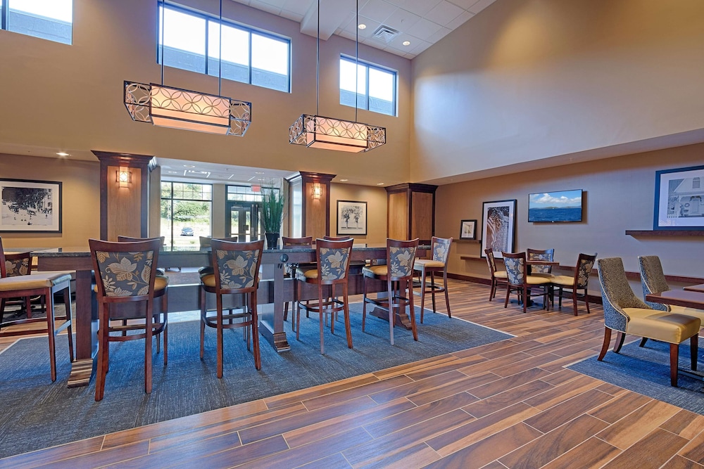 Hampton Inn Suites Cazenovia Ny 28/41