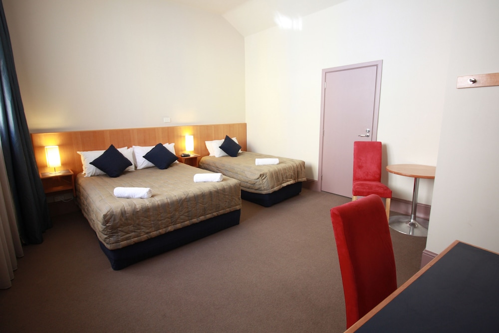 Central Hotel 16/55