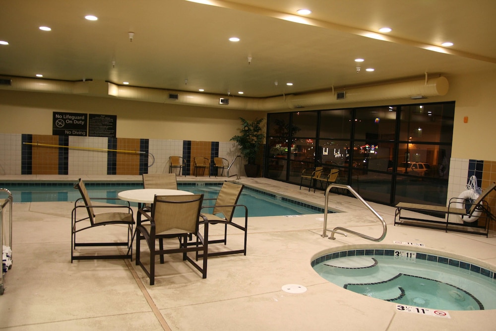 Hampton Inn Suites Pueblo North 32/42