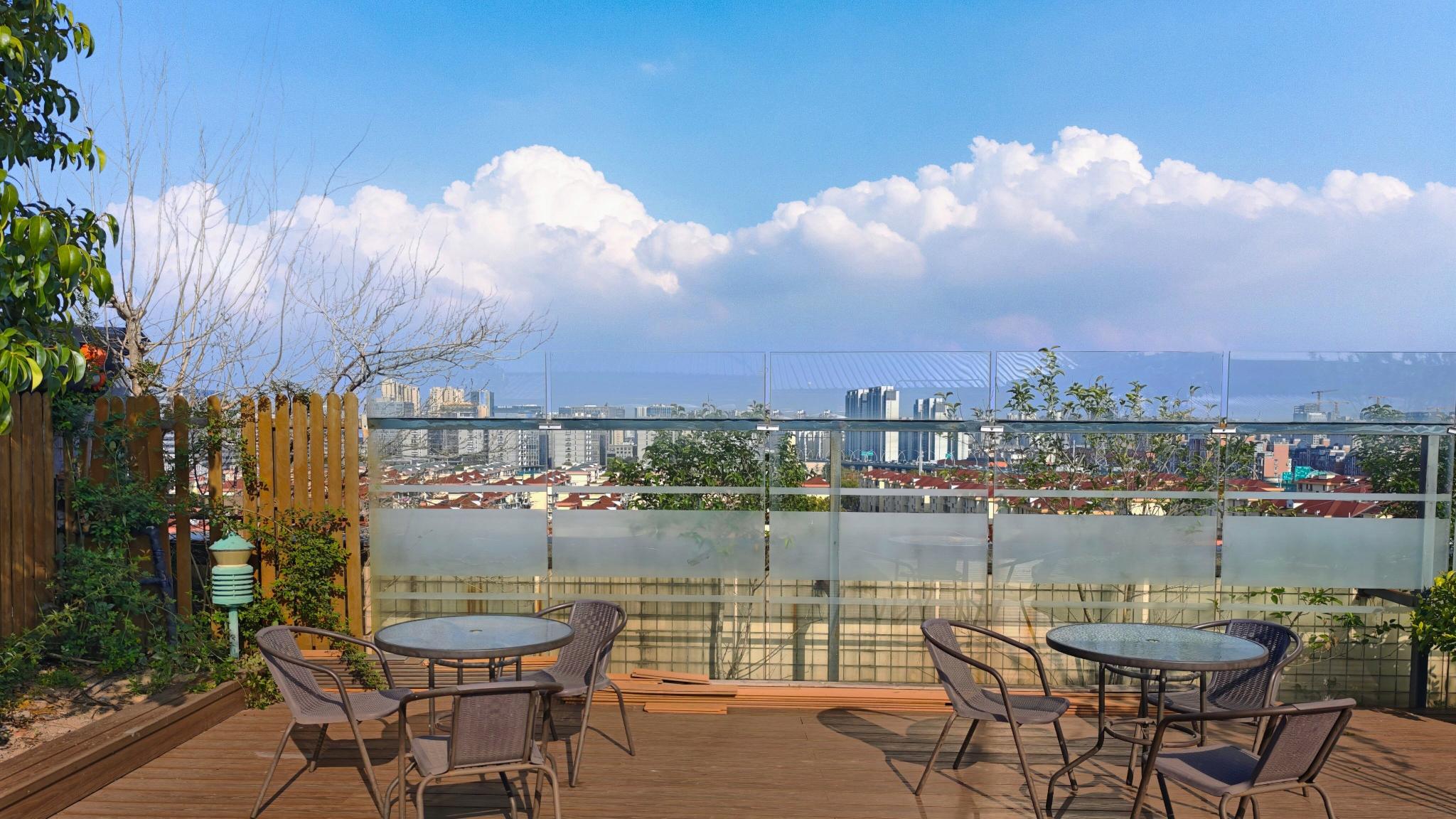 Vienna Hotel (Shanghai Jing'an Gaoping Road) 34/44