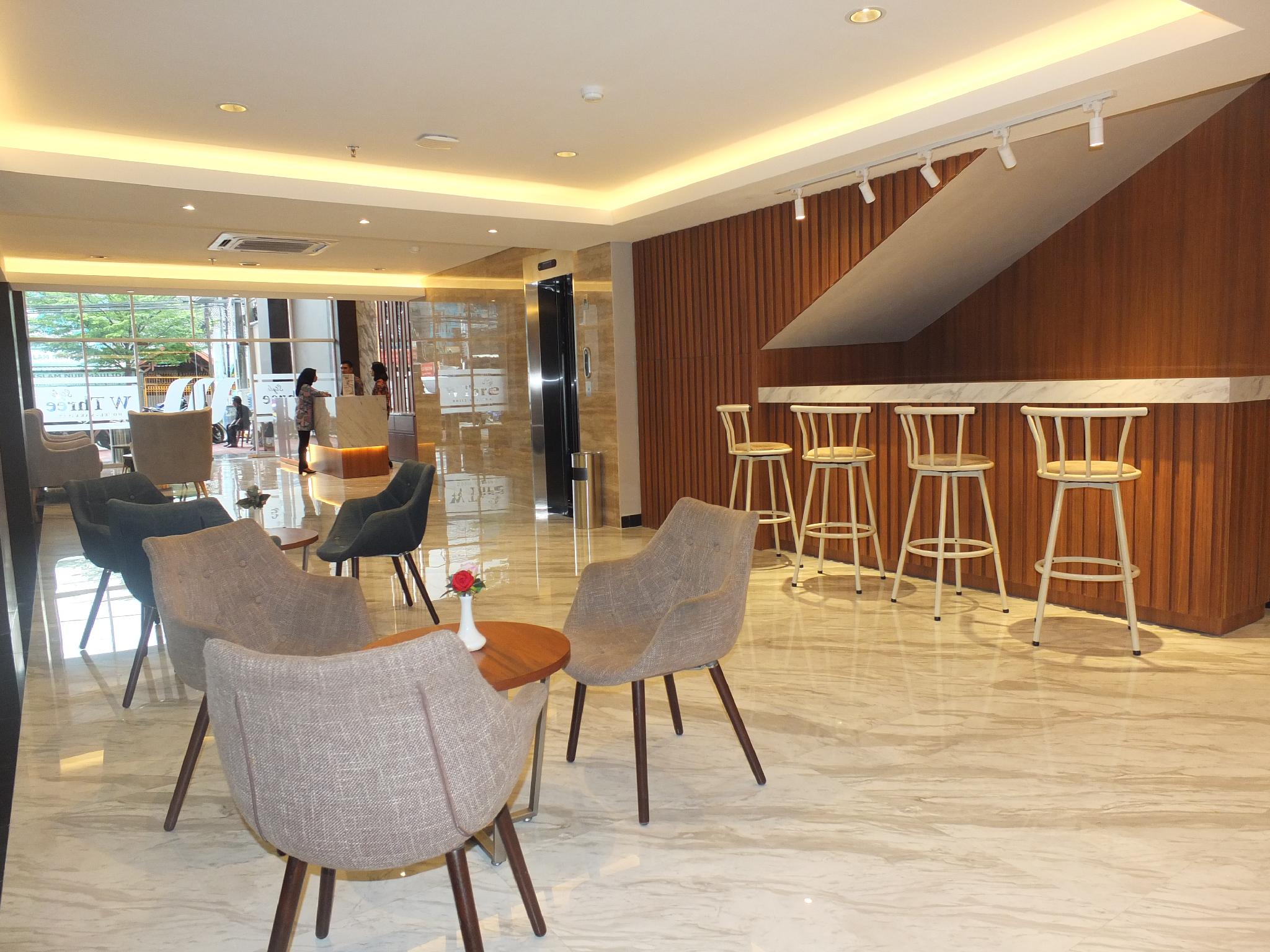 W Three Style Hotel Makassar 17/23