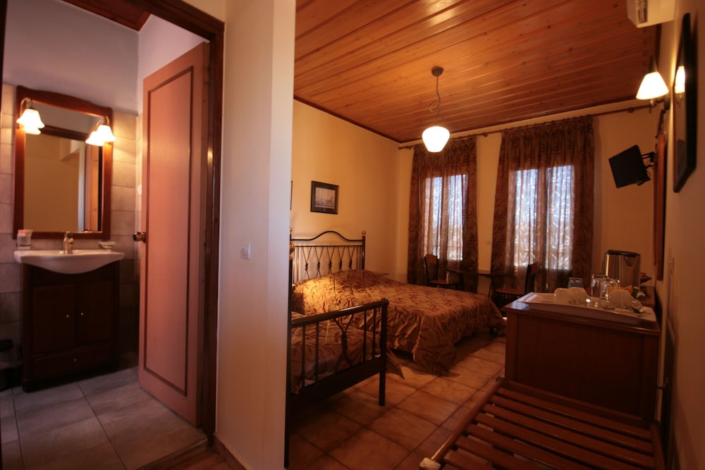 Helena Hotel 30/50