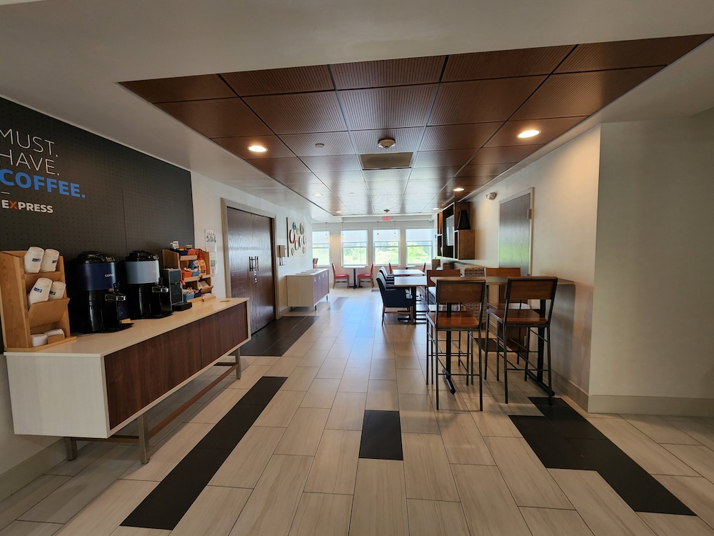 Holiday Inn Express Hotel And Suites Rochester 47/55