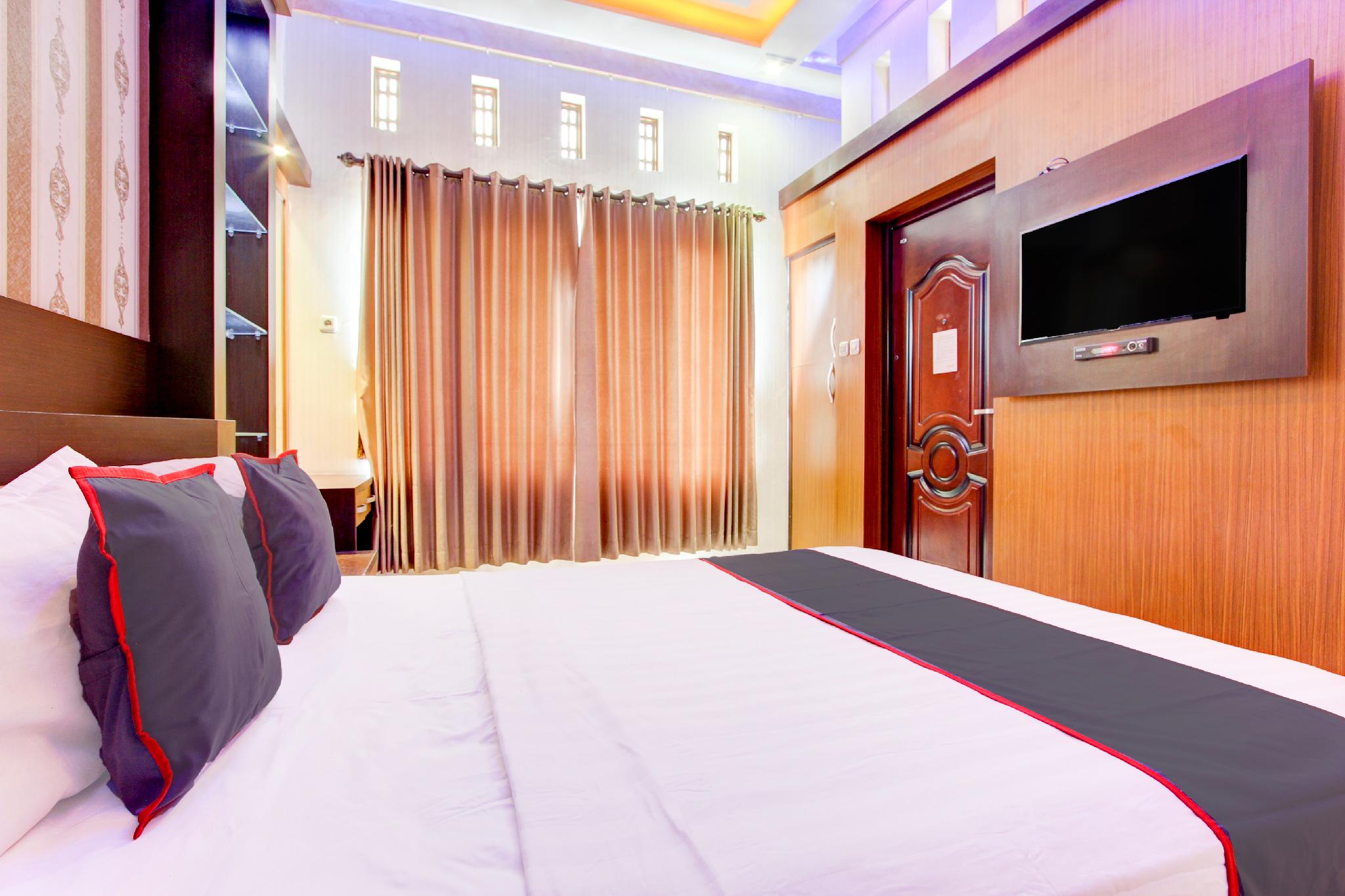 Indonesia, Deluxe, Queen Bed