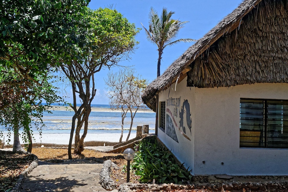 Kaskazi Beach Hotel 32/36