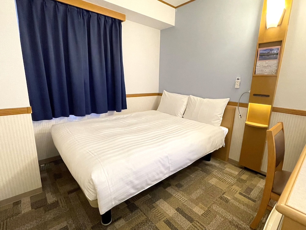 ECONOMY, DOUBLE BED, SMOKING