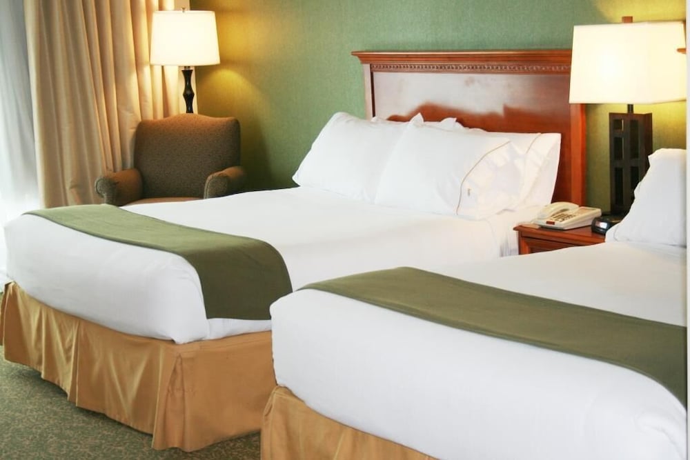 Holiday Inn Express & Suites Hagerstown 26/67