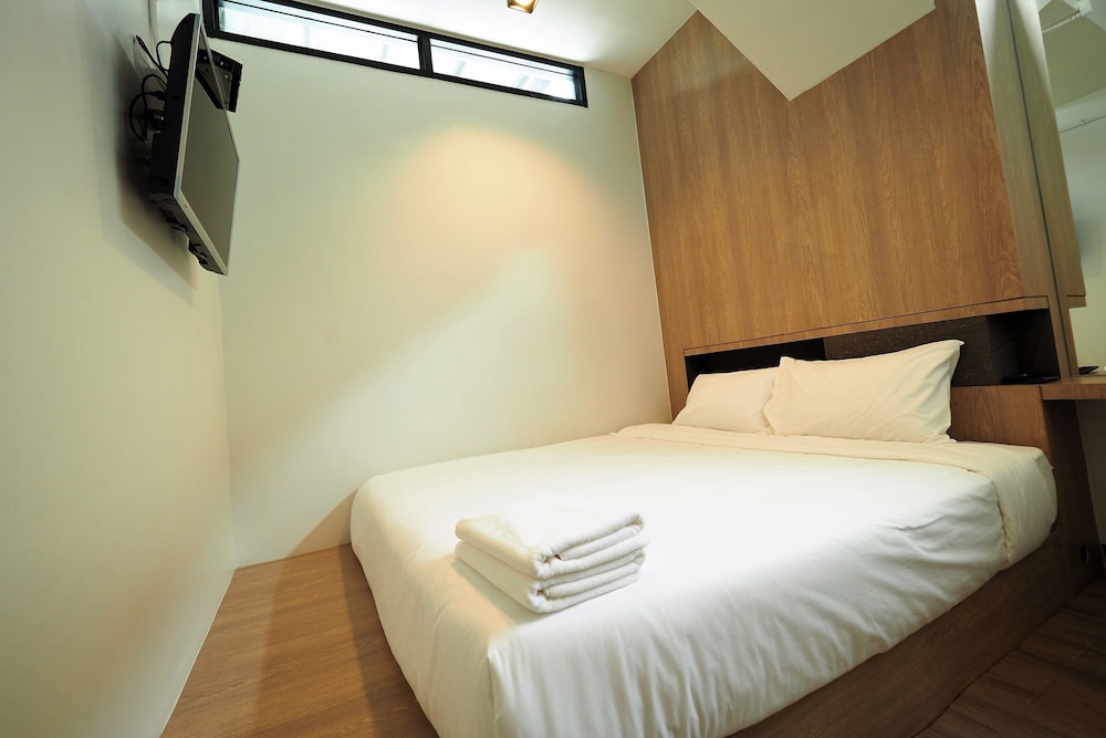 STANDARD, KING BED