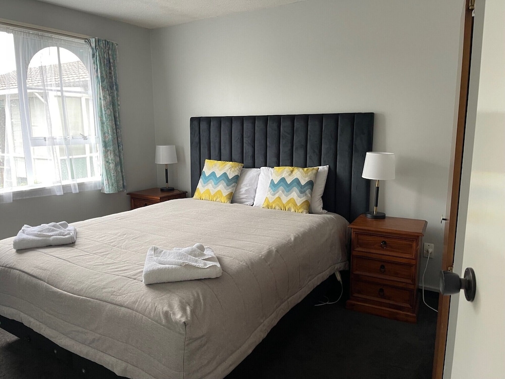 2 BEDROOMS, STANDARD, KITCHEN