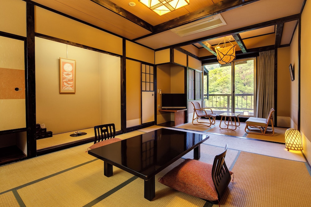 Japanese, 5 Futon Beds, Outdoor Bath