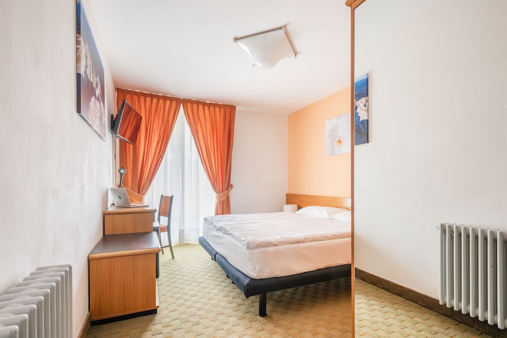 غرفة ديلوكس بسرير مزدوج، Alpina Hotel 8/9