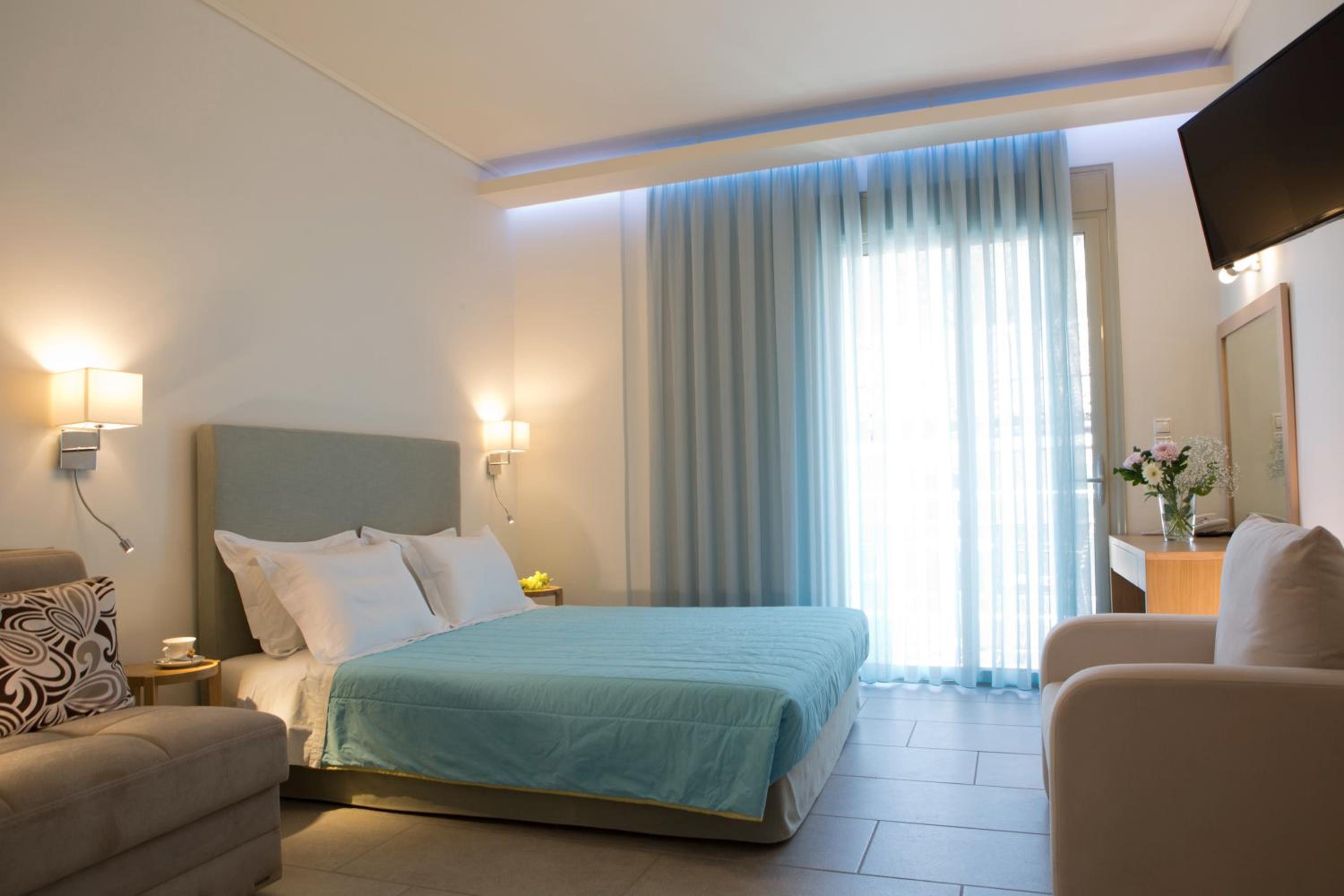 Room, Quadruple, Sea Side، Grand Theoni Hotel Suites And Spa 2/2
