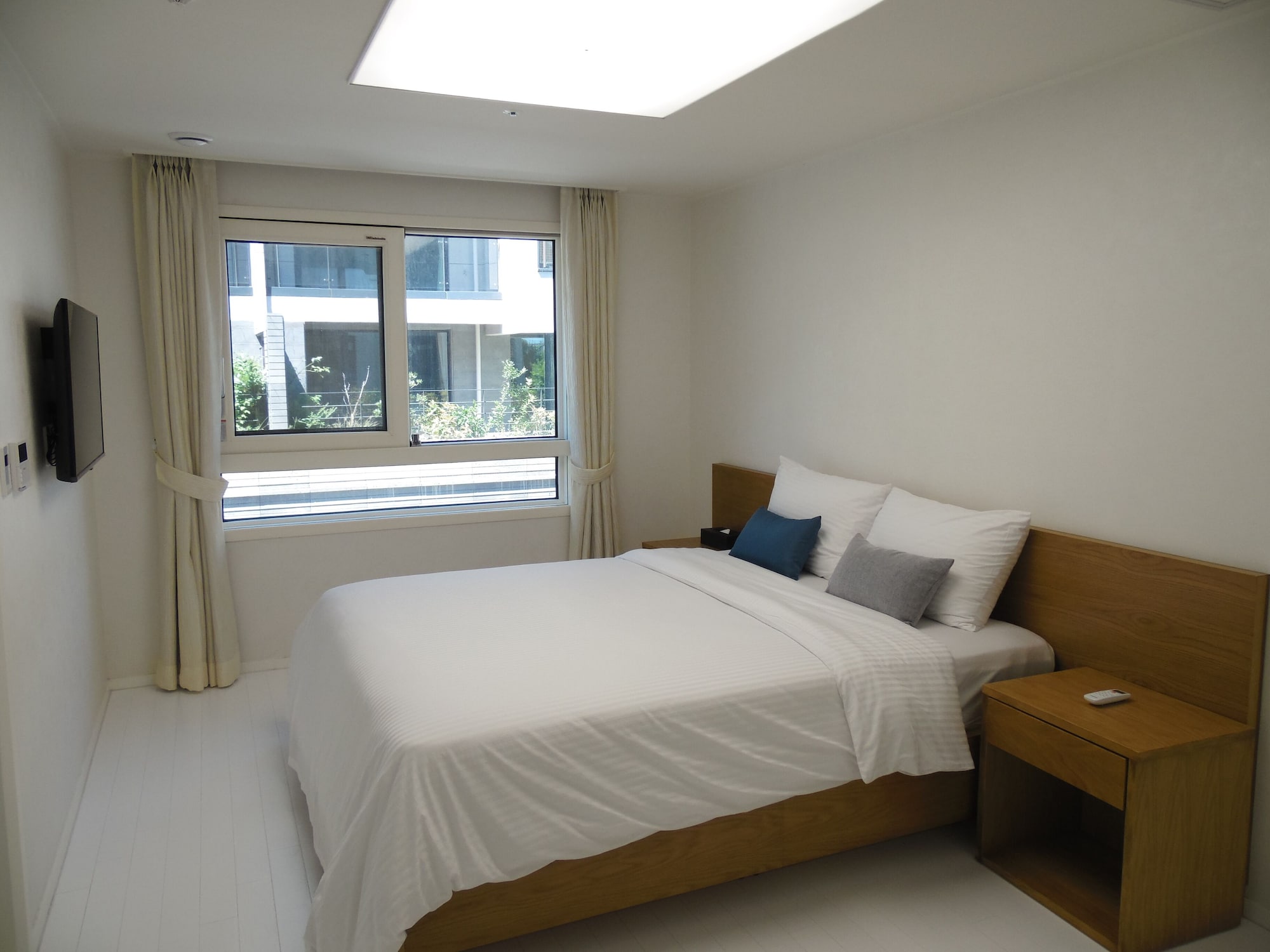 DUPLEX, FAMILY SUITE