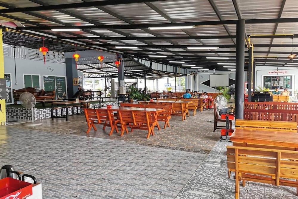 Chaiyai Riverfront Hotel 34/50
