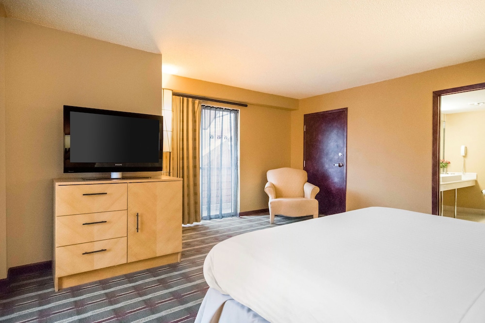Pier 5 Hotel Baltimore, MD 17/50