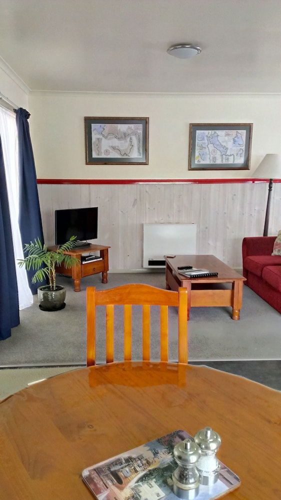 THE CRAYS ACCOMMODATION 24/46