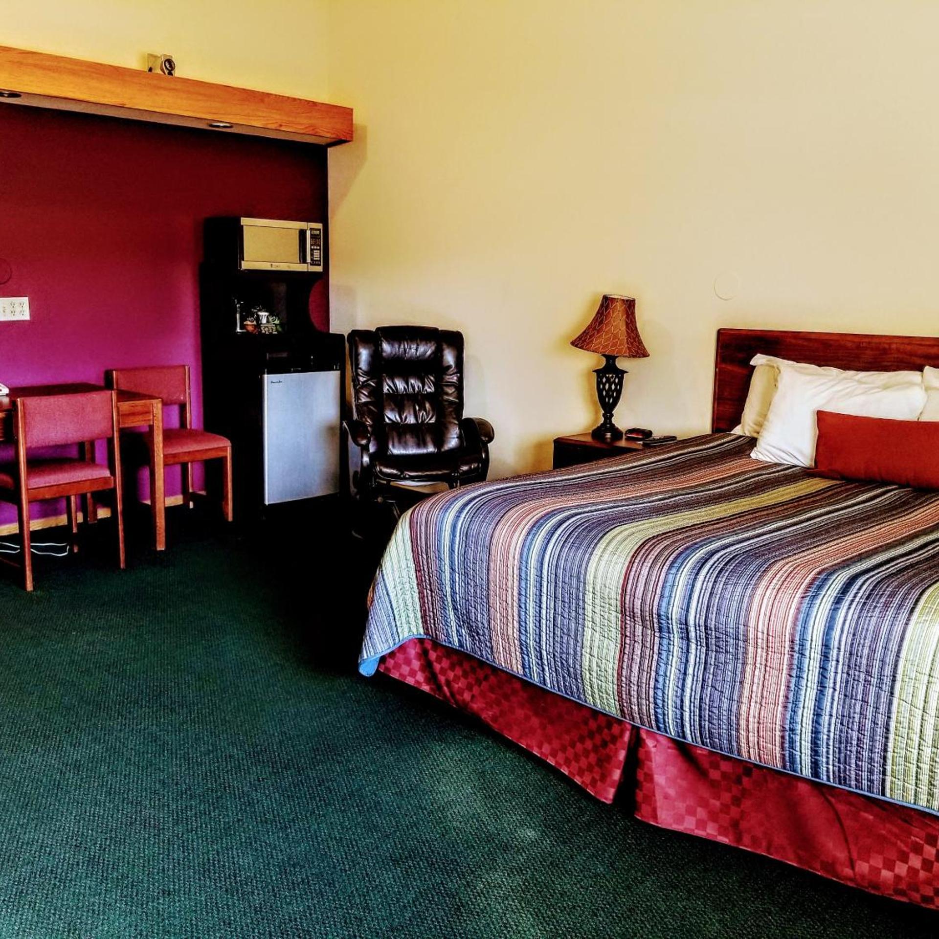 Deluxe, King Bed