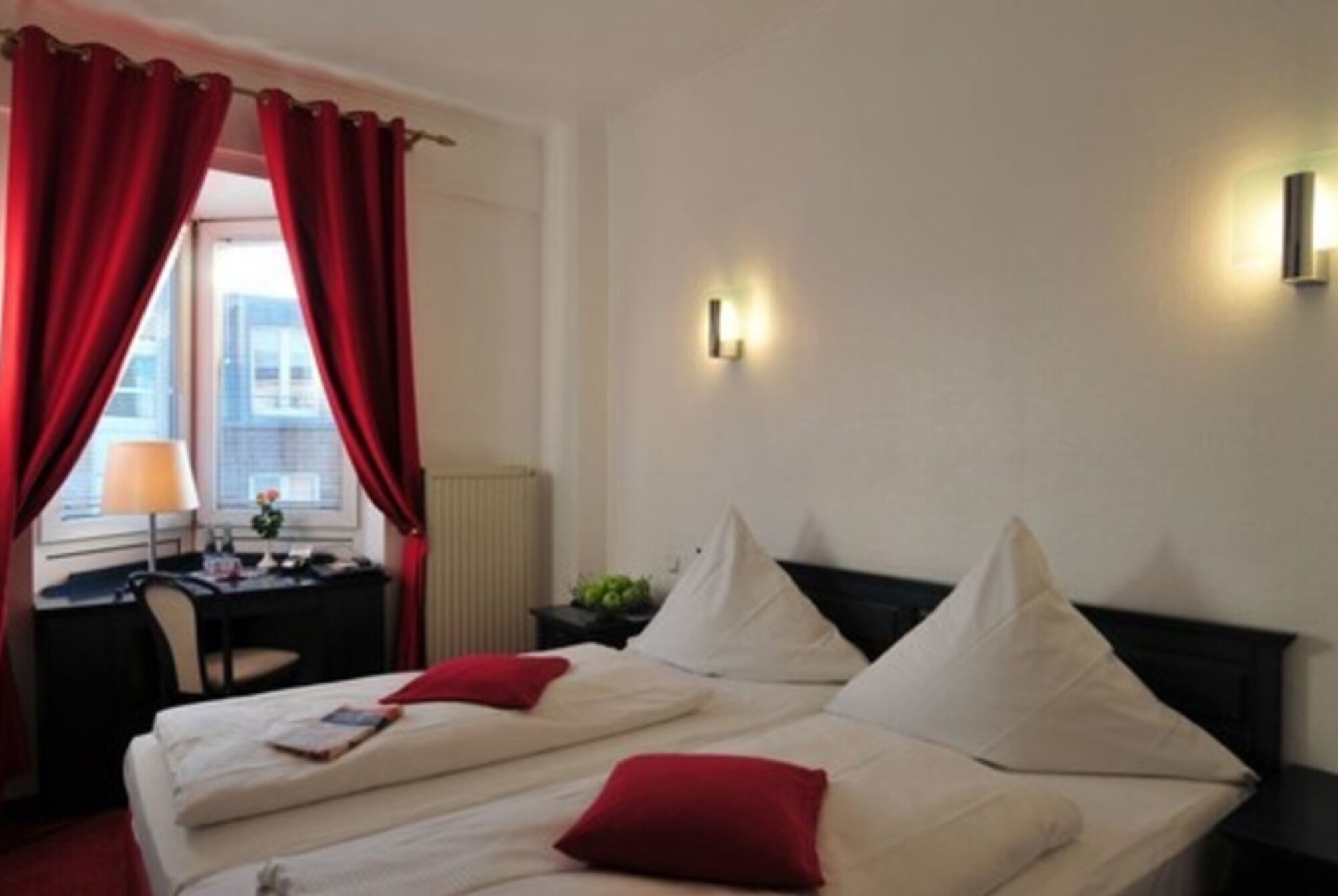 ROOM, TRIPLE