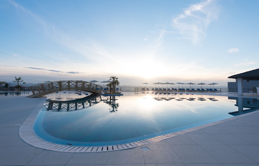 Chateau Linza Resort 52/56